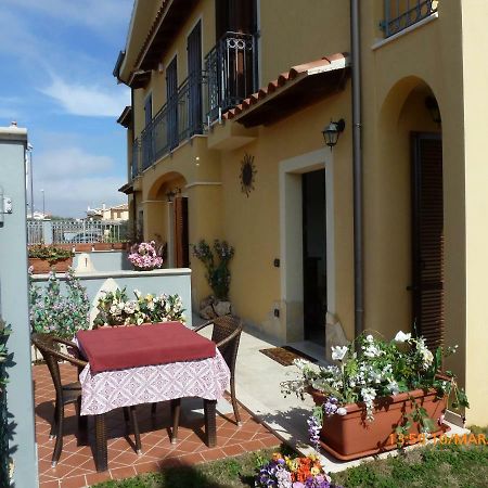 Emozioni D'Estate Bed and Breakfast Pula Exteriör bild