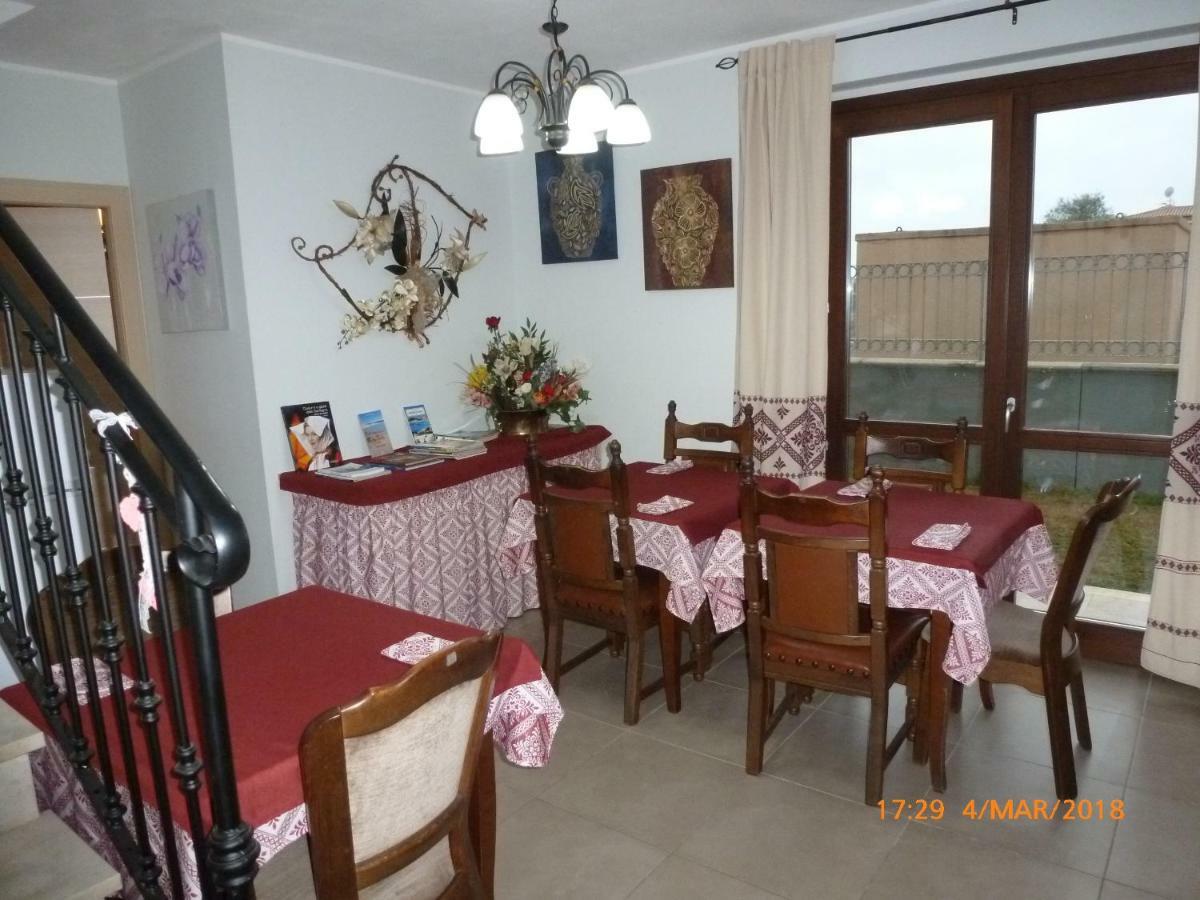 Emozioni D'Estate Bed and Breakfast Pula Exteriör bild