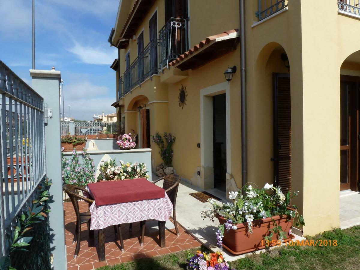 Emozioni D'Estate Bed and Breakfast Pula Exteriör bild