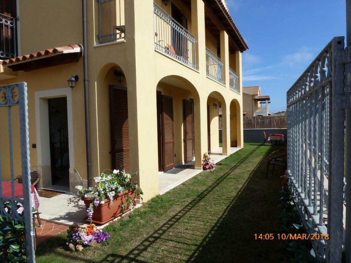 Emozioni D'Estate Bed and Breakfast Pula Exteriör bild
