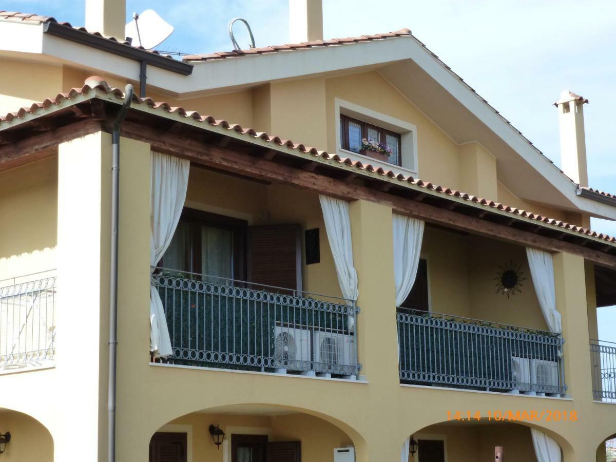 Emozioni D'Estate Bed and Breakfast Pula Exteriör bild